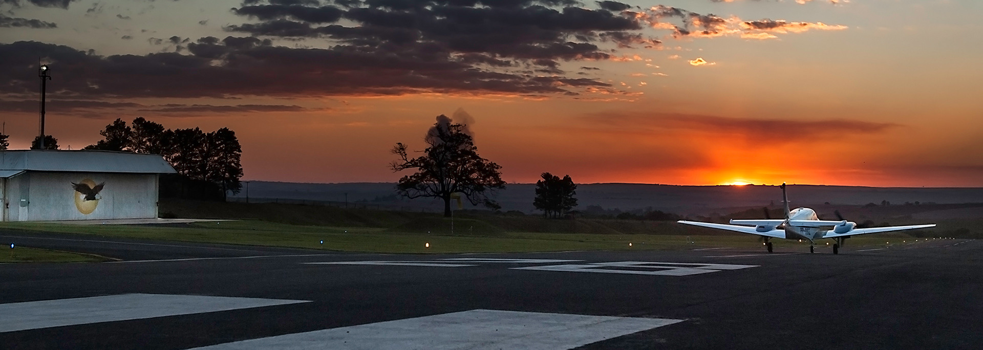 Localizada nas proximidades de Maringá, com 31 alqueires e ótimas instalações o complexo oferece represa para pesca, pista de pouso e decolagem asfaltada, estacionamento para aeronaves e grandes áreas verde.